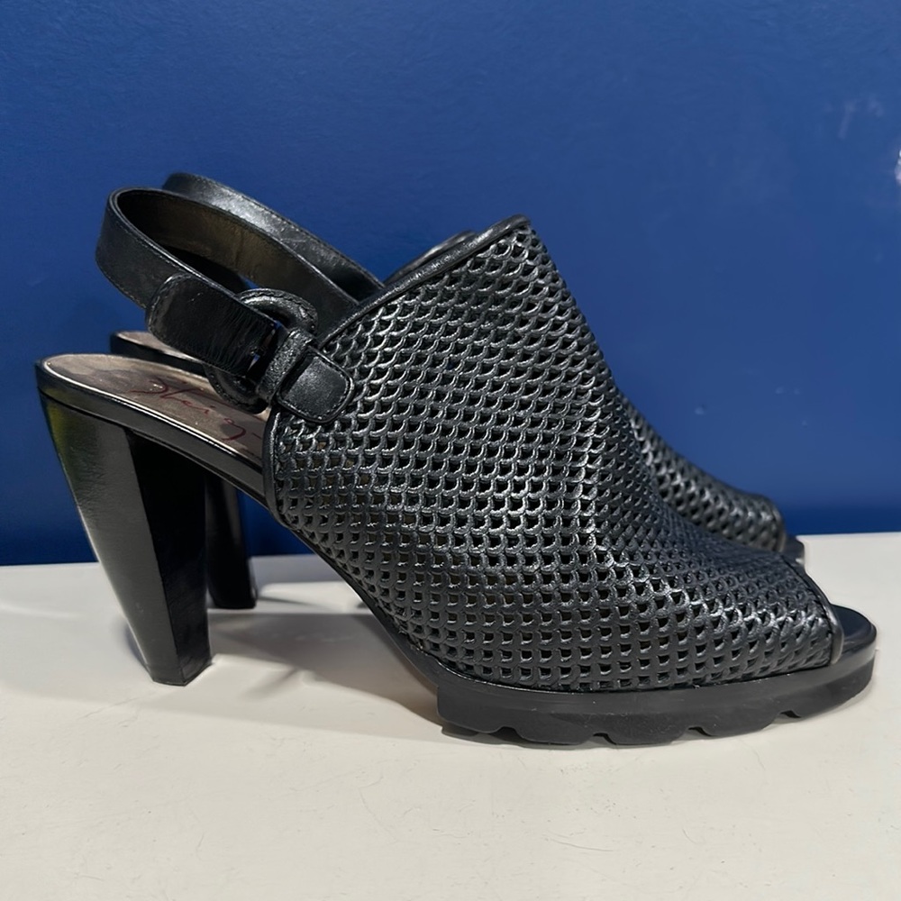 Amazing black heels!